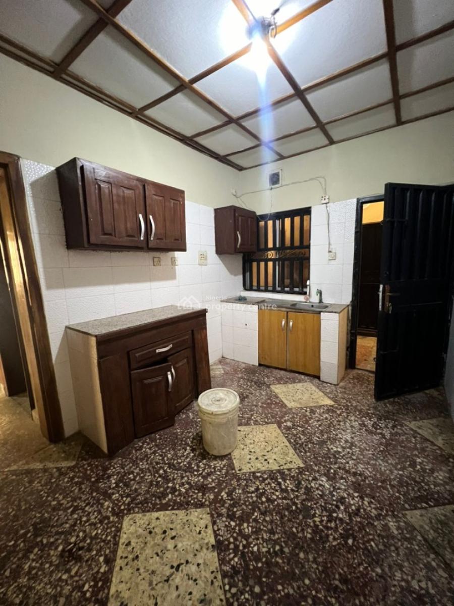 Opulent Spacious 3 Bedroom Apartment in a Secure Estate, Ologolo, Lekki, Lagos, Flat / Apartment for Rent