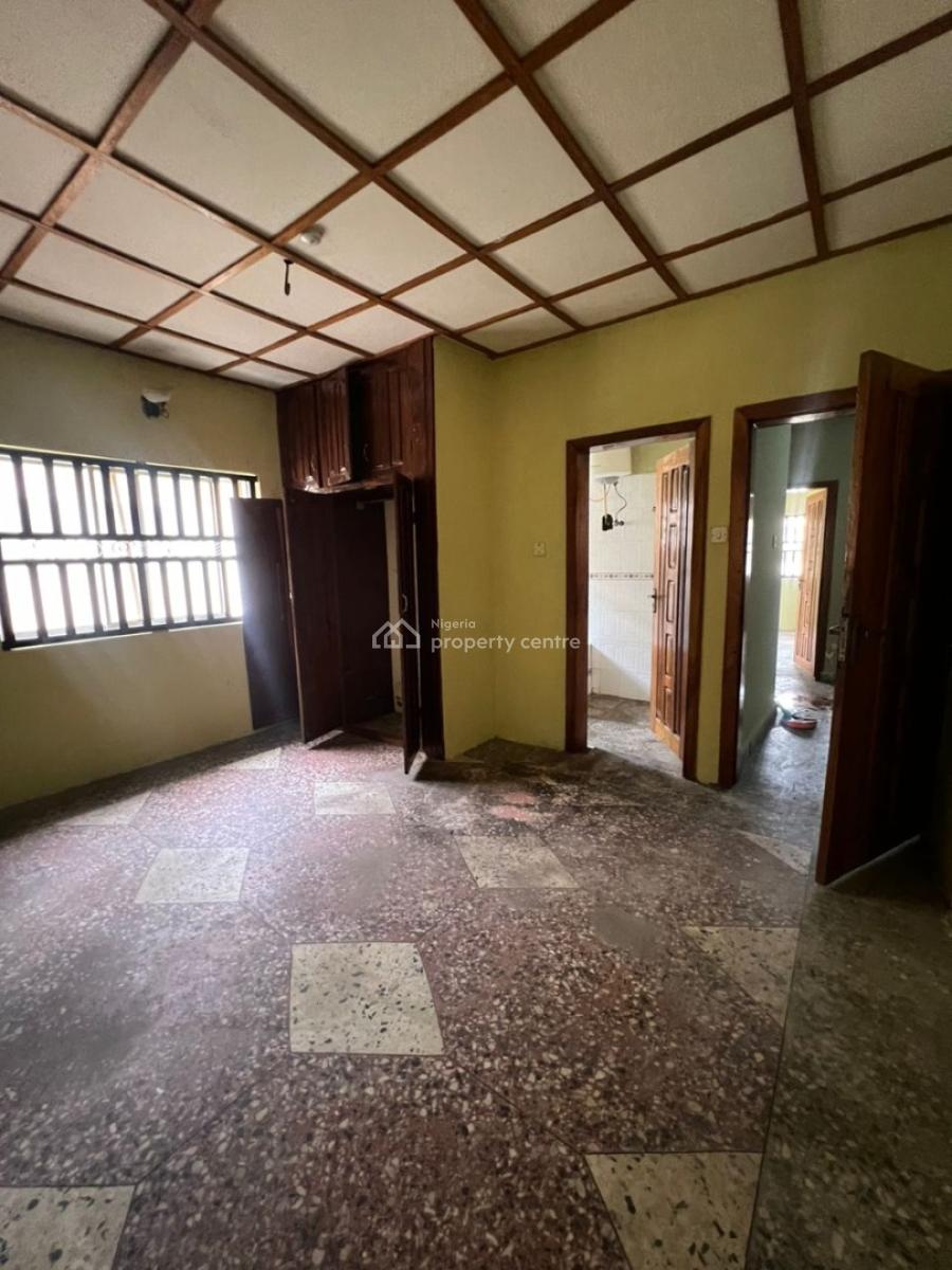 Opulent Spacious 3 Bedroom Apartment in a Secure Estate, Ologolo, Lekki, Lagos, Flat / Apartment for Rent