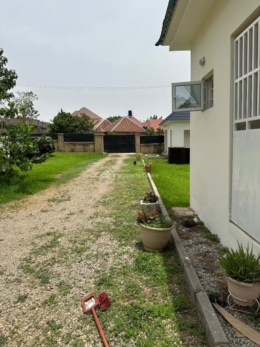 2 Bedroom Bungalow in a Very Spacious, Malivelihood Street, Guzape District, Abuja, Detached Bungalow for Rent