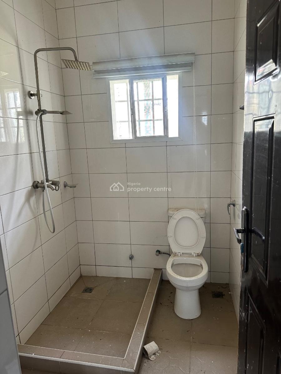 2 Bedroom Bungalow in a Very Spacious, Malivelihood Street, Guzape District, Abuja, Detached Bungalow for Rent