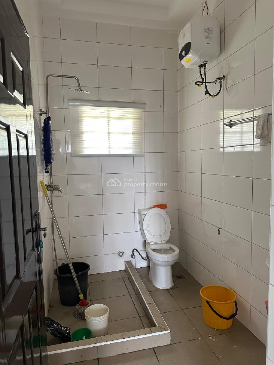 2 Bedroom Bungalow in a Very Spacious, Malivelihood Street, Guzape District, Abuja, Detached Bungalow for Rent