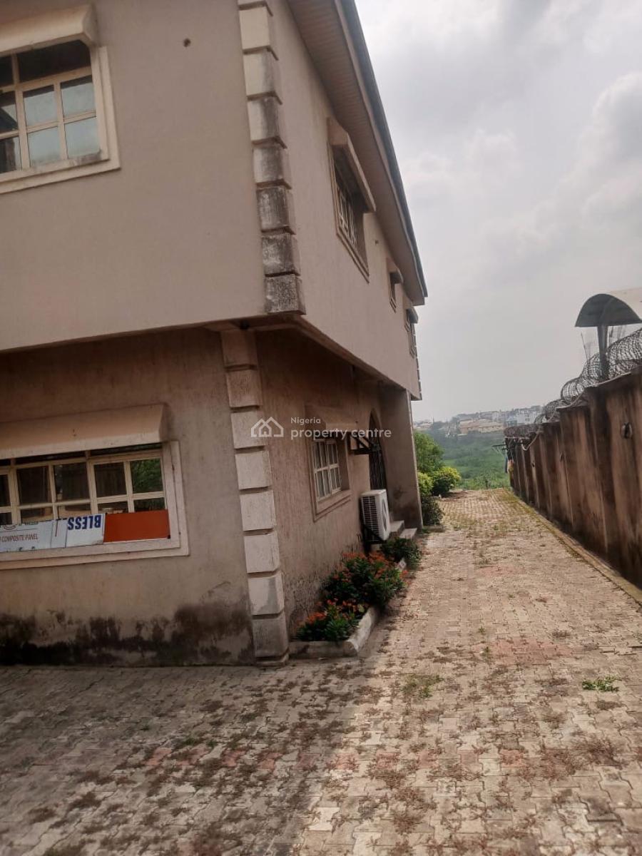 5 Bedrooms Detached House with 2 Bedrooms Flat Bq Sitting on 940sqm, Gateway Estate, Gra Phase 1, Magodo, Lagos, Detached Duplex for Sale