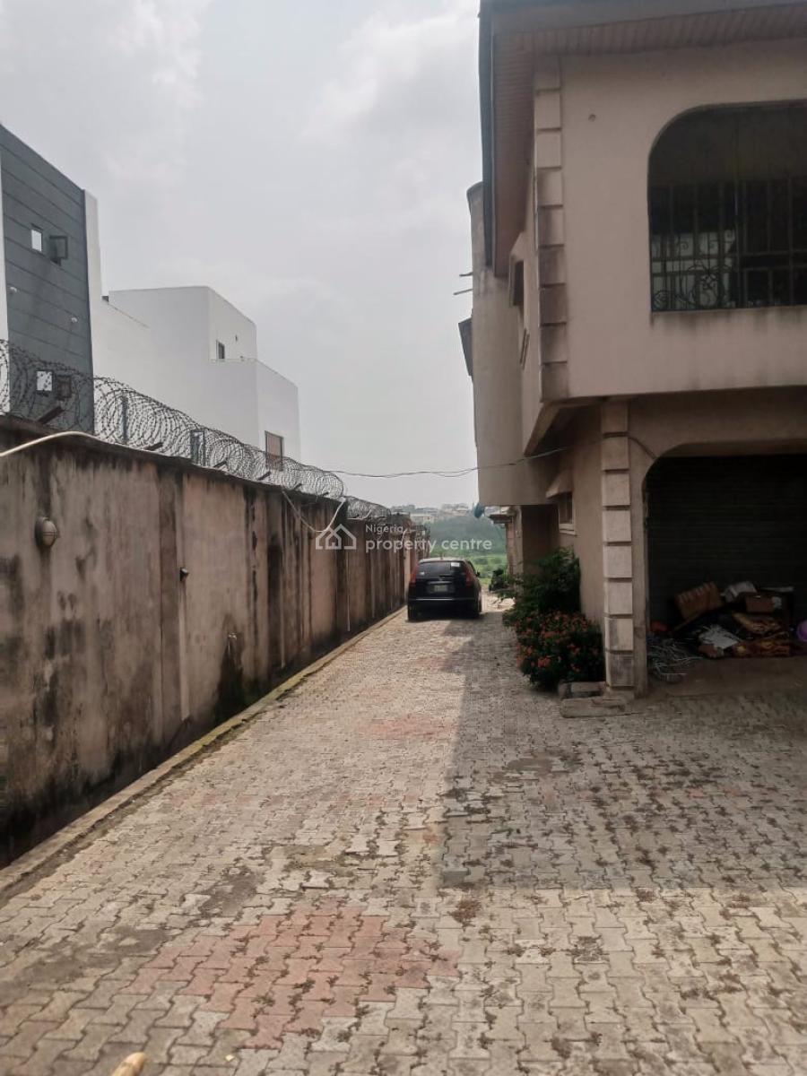 5 Bedrooms Detached House with 2 Bedrooms Flat Bq Sitting on 940sqm, Gateway Estate, Gra Phase 1, Magodo, Lagos, Detached Duplex for Sale