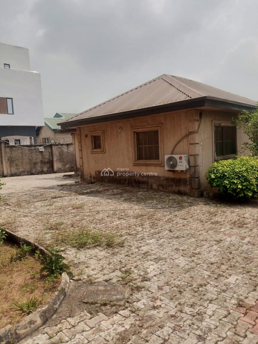 5 Bedrooms Detached House with 2 Bedrooms Flat Bq Sitting on 940sqm, Gateway Estate, Gra Phase 1, Magodo, Lagos, Detached Duplex for Sale