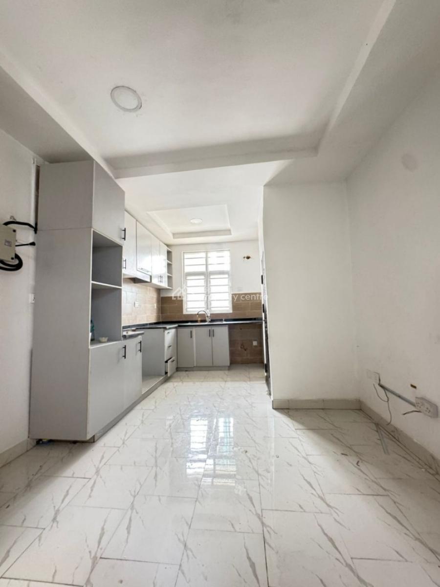 Nice Spacious 3  Bedroom Apartment, Orchid Road, Lekki Expressway, Lekki, Lagos, Flat / Apartment for Rent