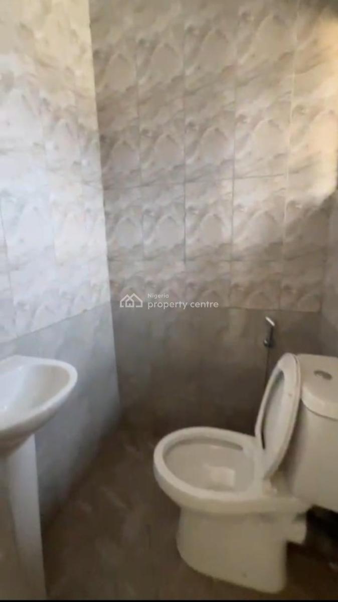 Lovely 2 Bedroom Flat, Adekunle Kuye, Aguda, Surulere, Lagos, Flat / Apartment for Rent
