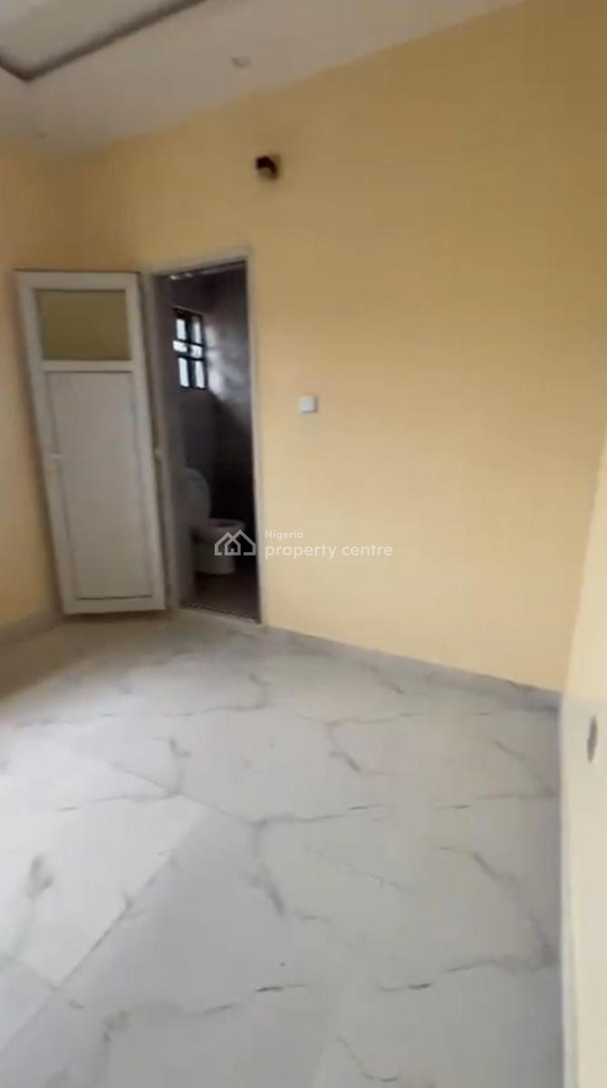 Lovely 2 Bedroom Flat, Adekunle Kuye, Aguda, Surulere, Lagos, Flat / Apartment for Rent