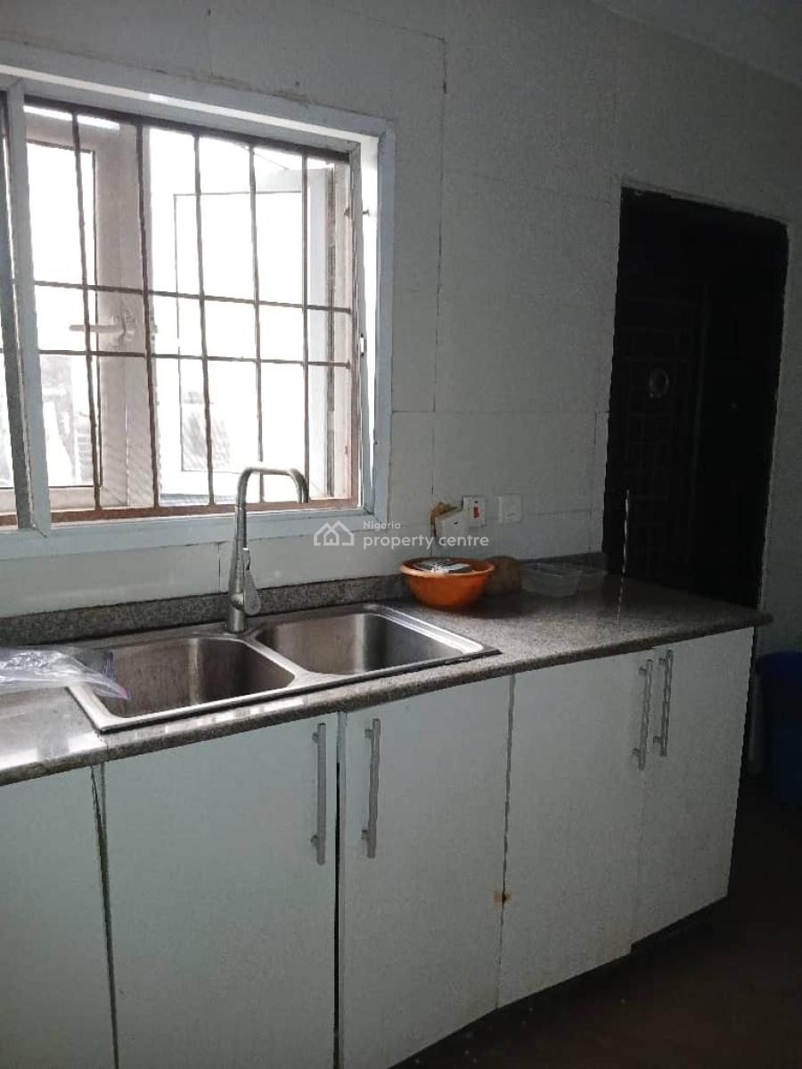 Serviced Spacious Bq, Ikate, Lekki Phase 1, Lekki, Lagos, Flat / Apartment for Rent