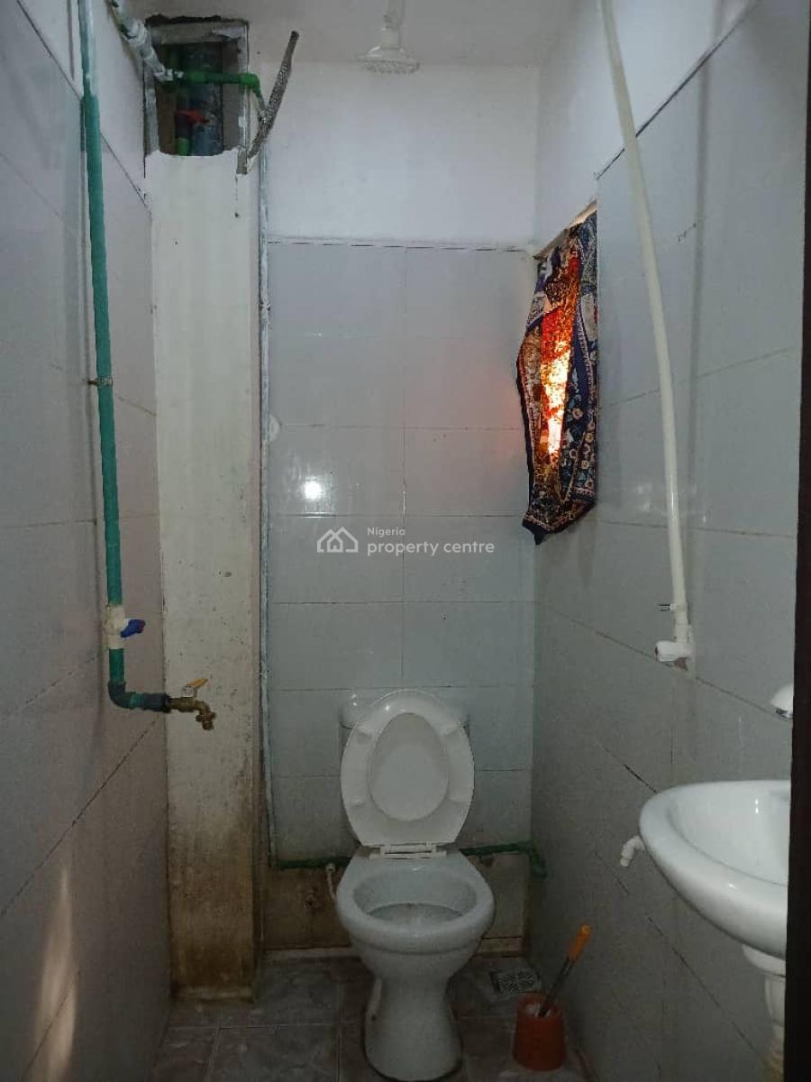 Serviced Spacious Bq, Ikate, Lekki Phase 1, Lekki, Lagos, Flat / Apartment for Rent