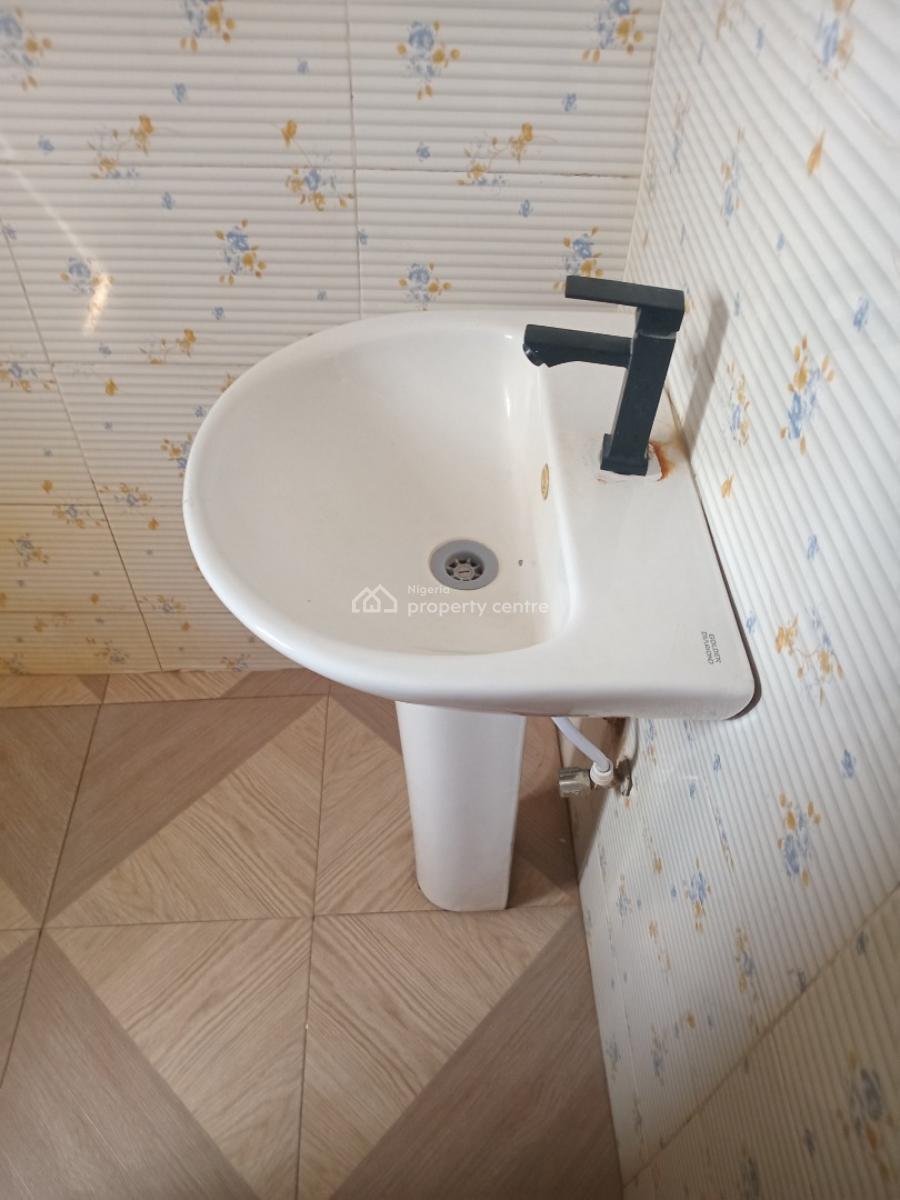 Suger Land  2bd Flat, Adekunle By Third Mainland Bridge, Adekunle, Yaba, Lagos, Flat / Apartment for Rent