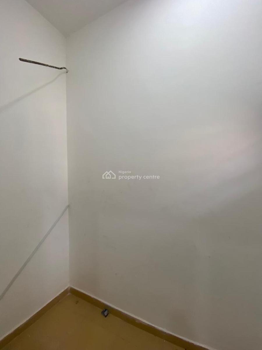 Neatly Used 2 Bedroom Flat, Hopeville Estate, Sky Mall Road, Ajah, Lagos, Flat / Apartment for Rent