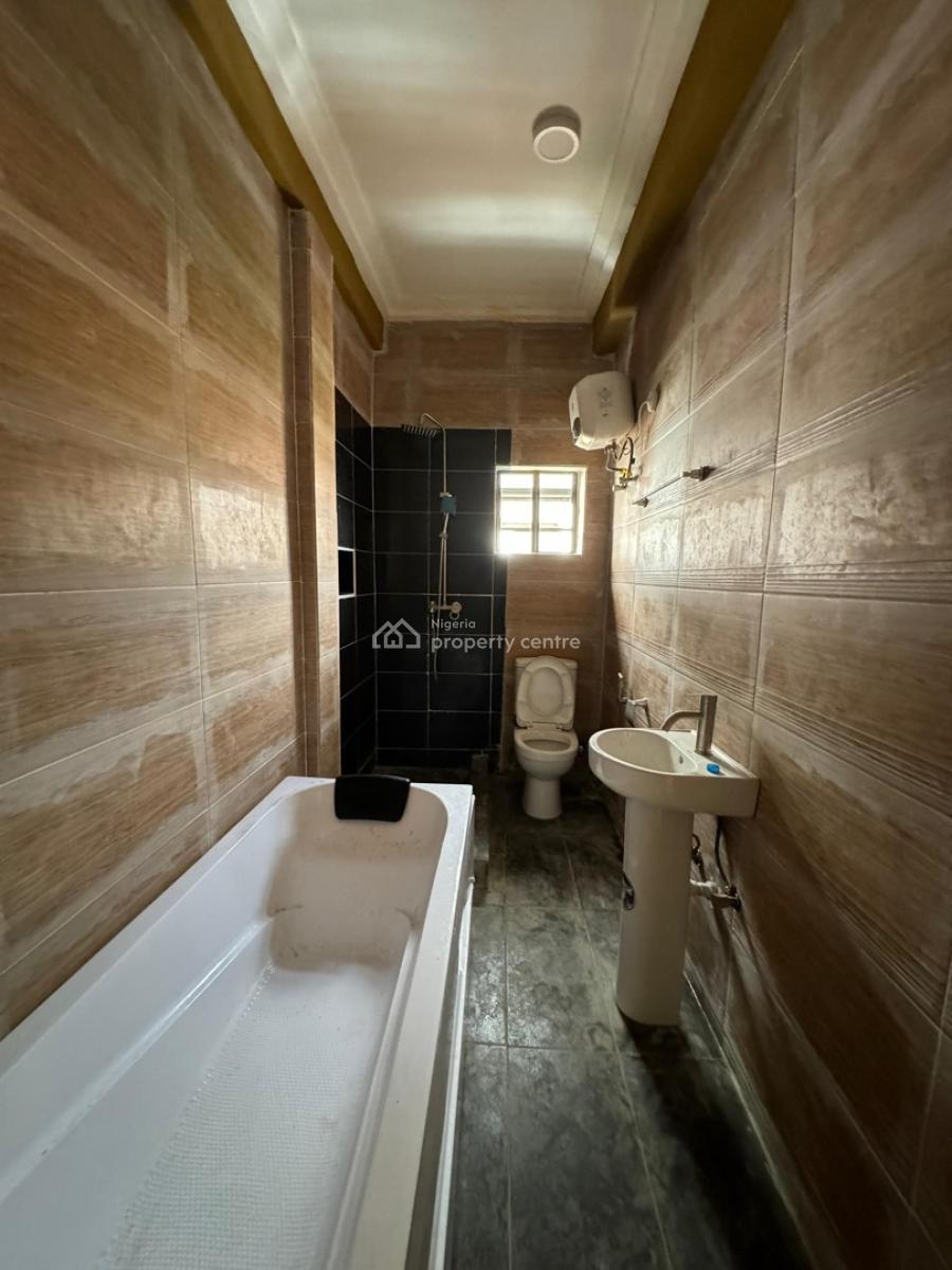 Lovely Built 3 Bedroom Apartment with Bq, Yaba, Lagos, Flat / Apartment for Sale