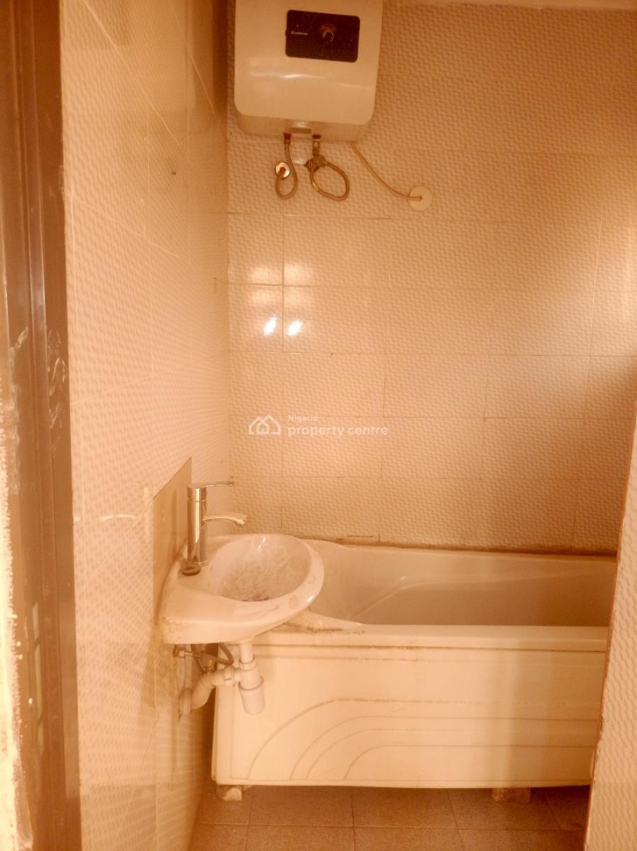 Spacious 3 Bedroom Block of Flat with Bq, Utako, Abuja, Flat / Apartment for Rent