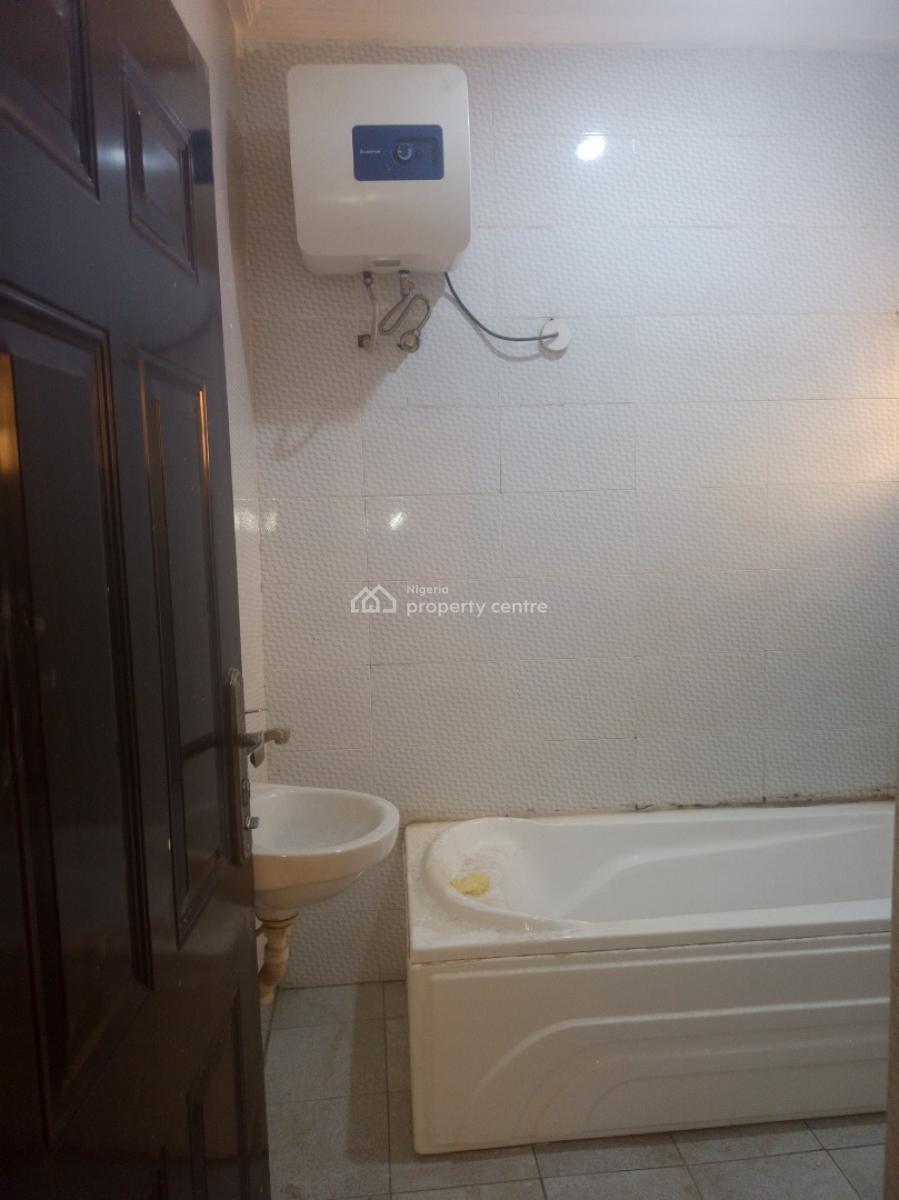 Spacious 3 Bedroom Block of Flat with Bq, Utako, Abuja, Flat / Apartment for Rent