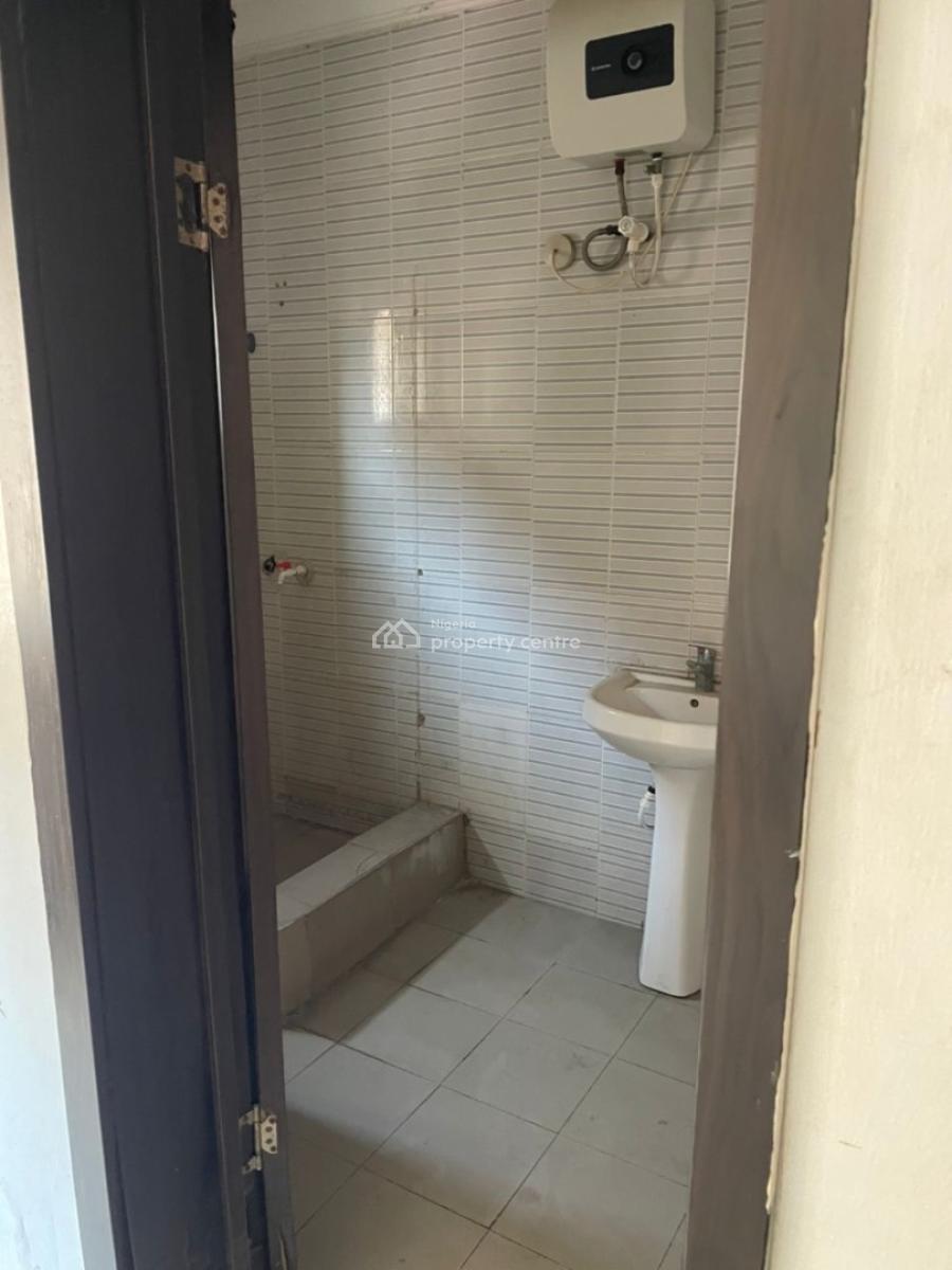 Spacious 3 Bedroom Apartment, Chevron, Lekki Expressway, Lekki, Lagos, Flat / Apartment for Sale