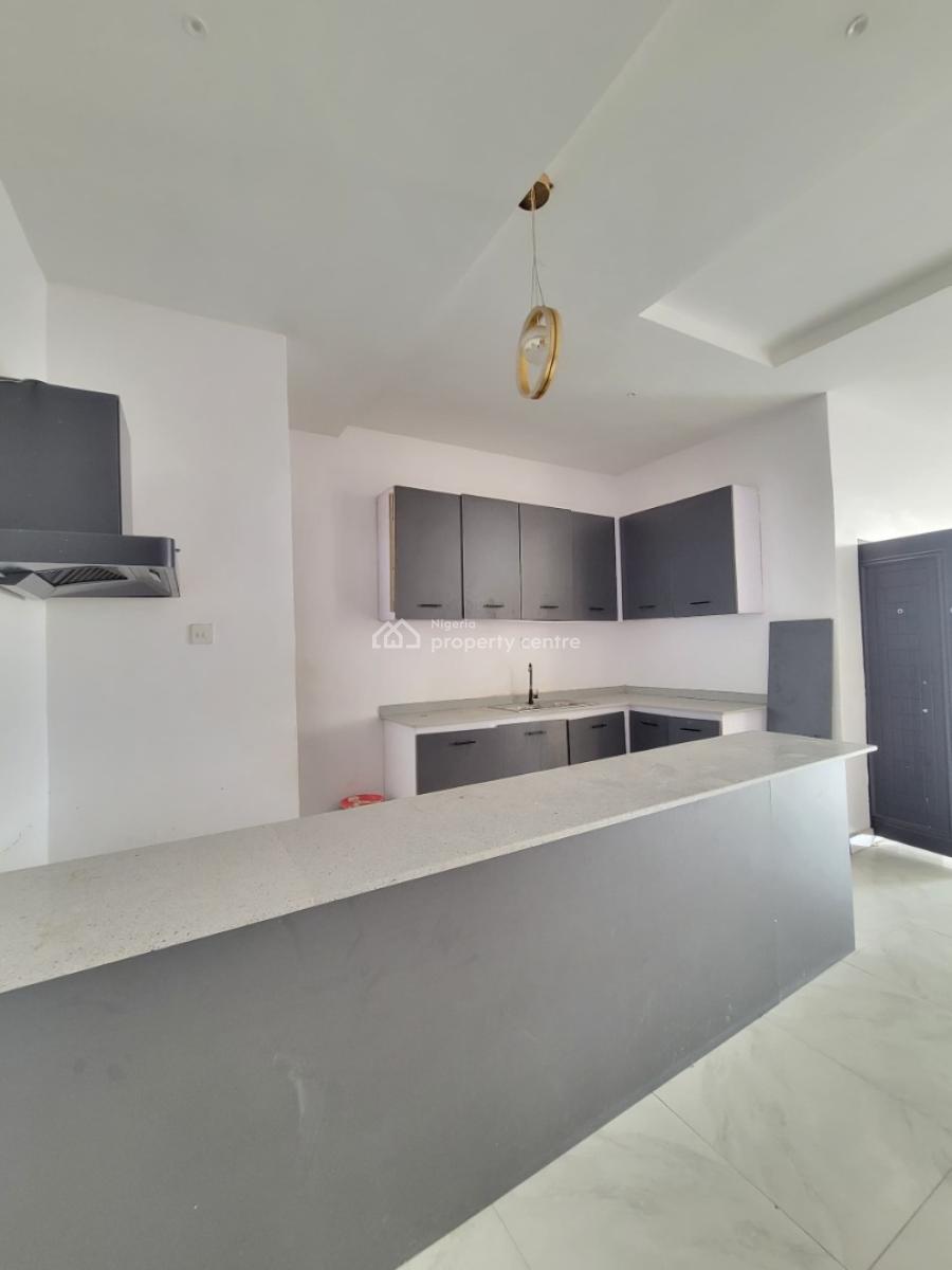 Spacious and Standard 3 Bedroom Apartment, Ologolo, Lekki, Lagos, Flat / Apartment for Rent