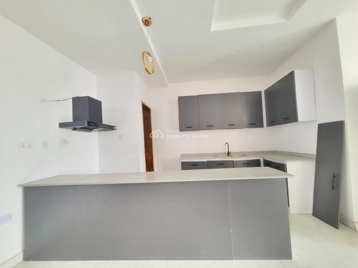 Spacious and Standard 3 Bedroom Apartment, Ologolo, Lekki, Lagos, Flat / Apartment for Rent