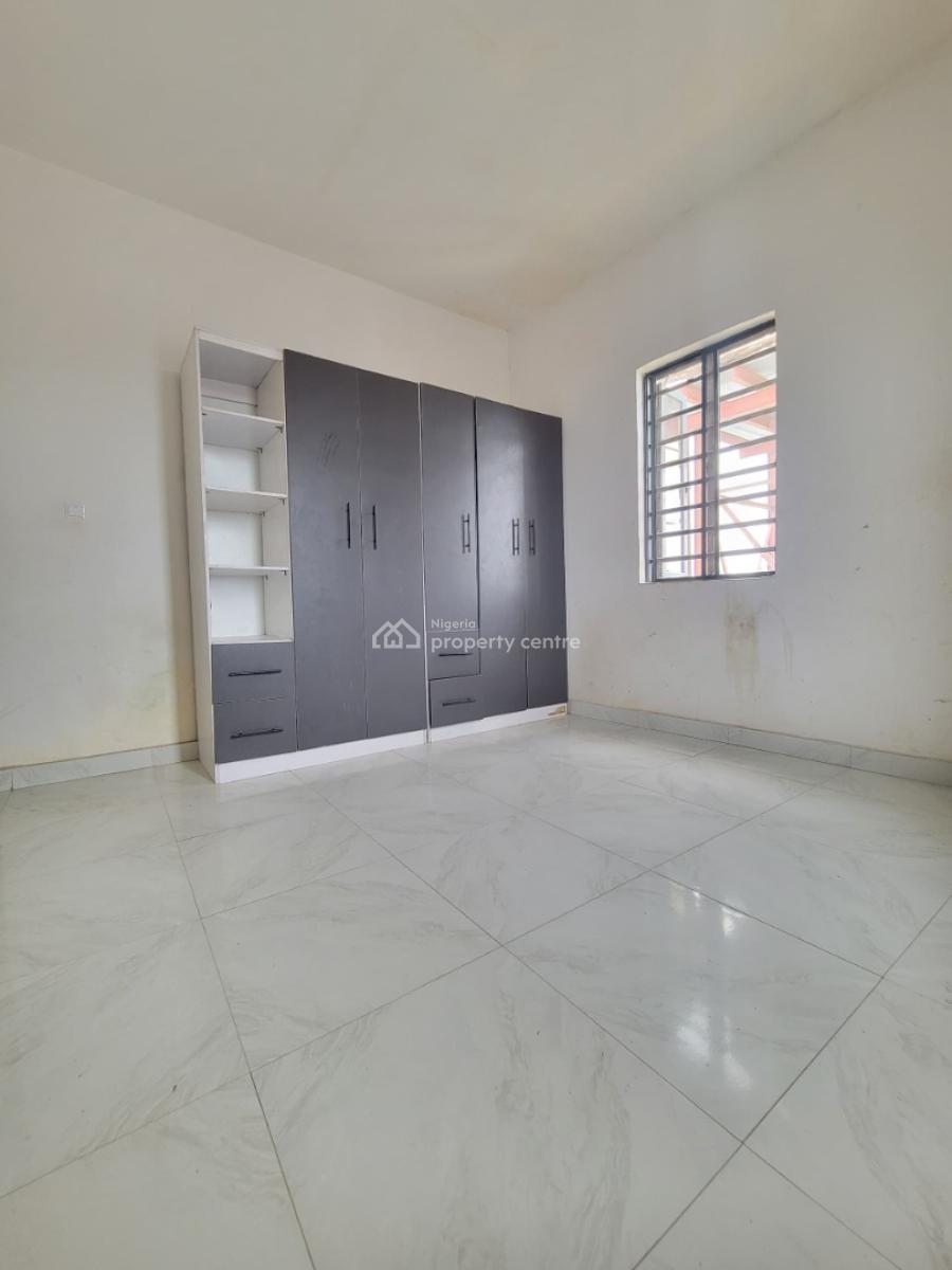 Spacious and Standard 3 Bedroom Apartment, Ologolo, Lekki, Lagos, Flat / Apartment for Rent