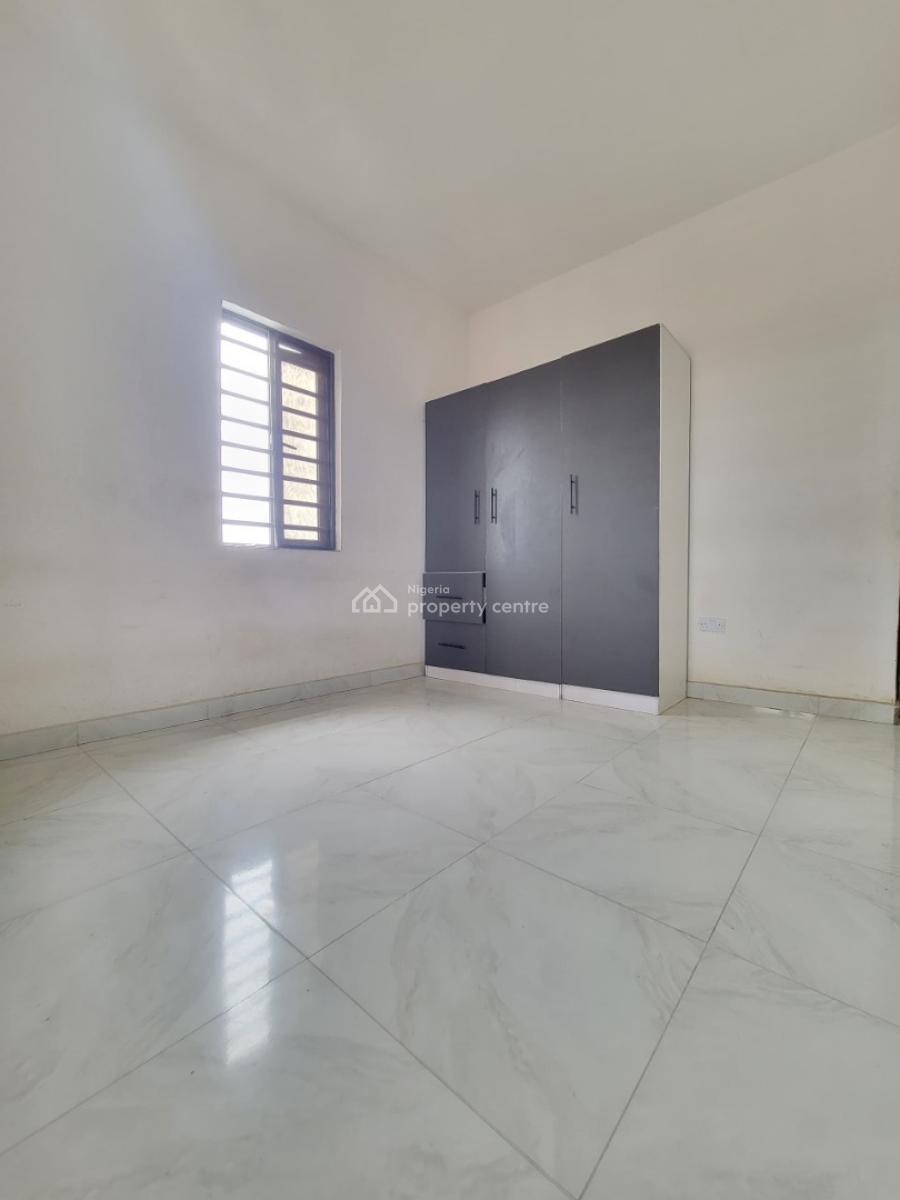 Spacious and Standard 3 Bedroom Apartment, Ologolo, Lekki, Lagos, Flat / Apartment for Rent