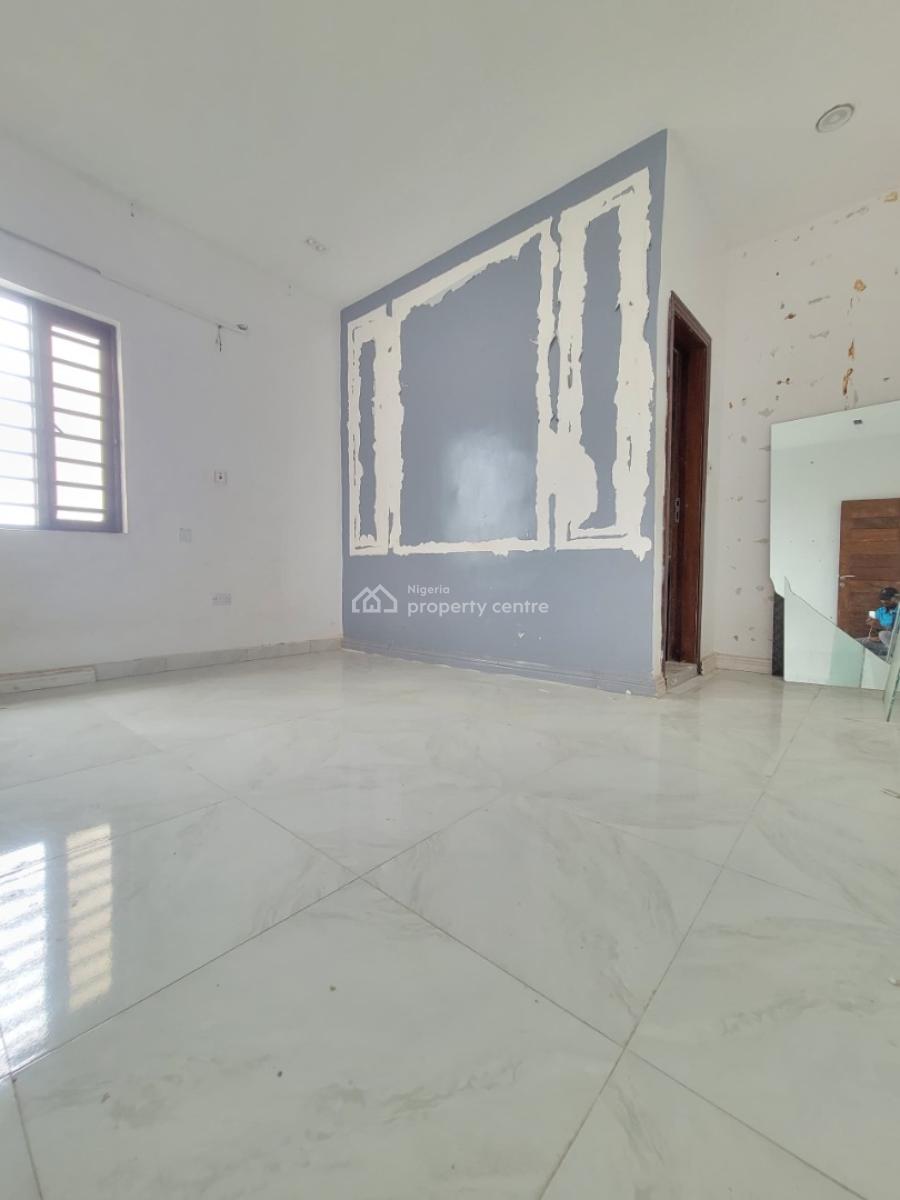 Spacious and Standard 3 Bedroom Apartment, Ologolo, Lekki, Lagos, Flat / Apartment for Rent