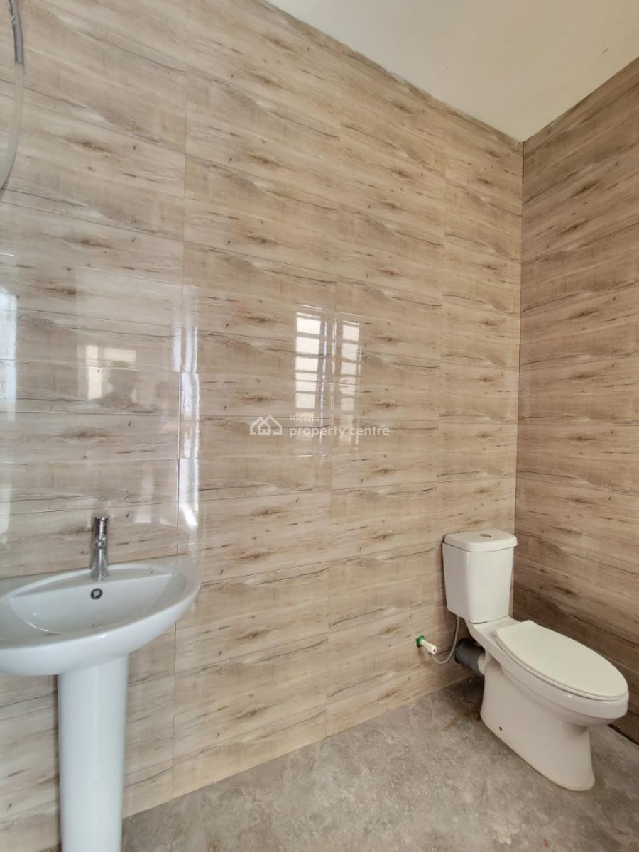 Spacious and Standard 3 Bedroom Apartment, Ologolo, Lekki, Lagos, Flat / Apartment for Rent