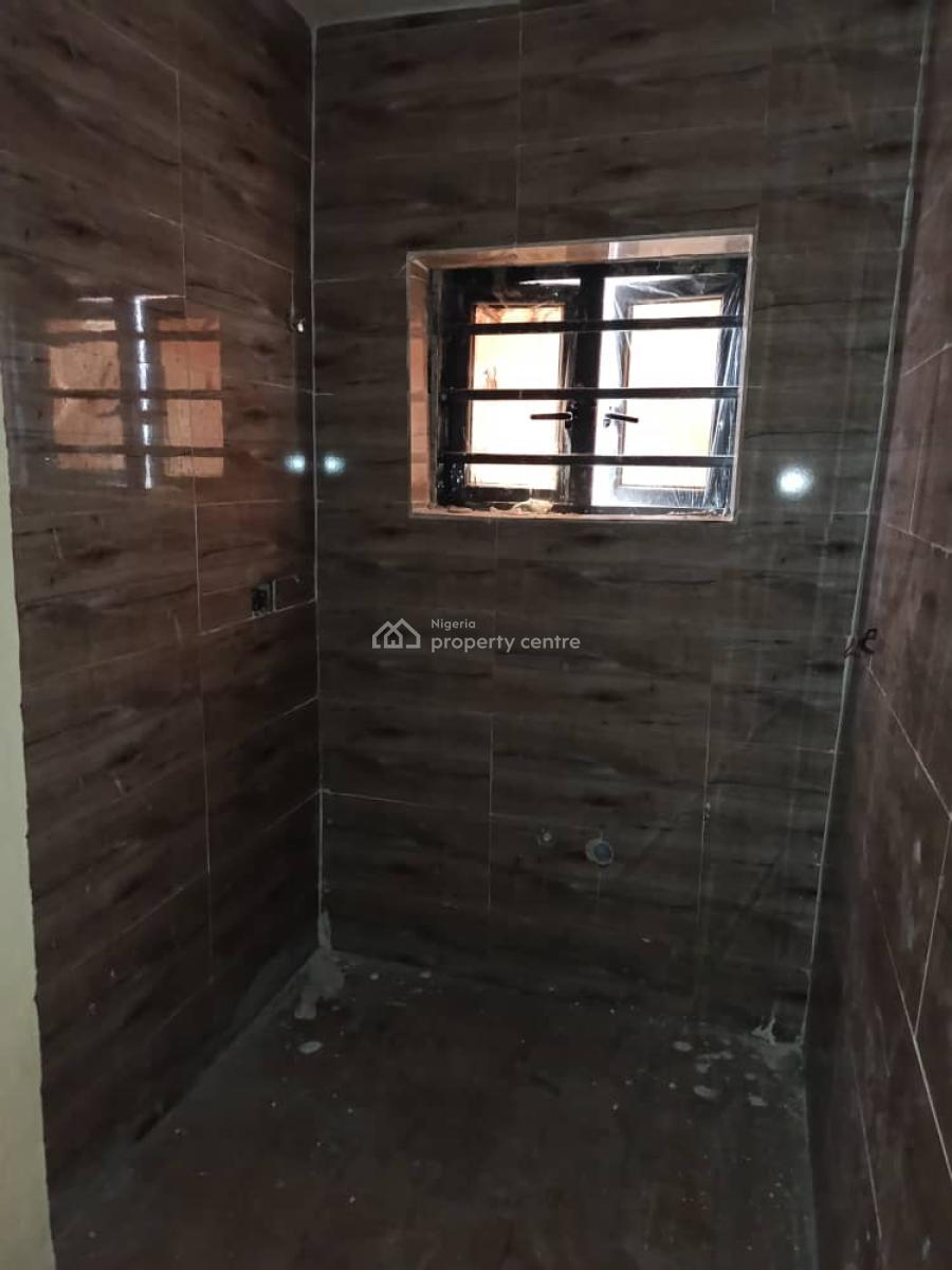 Mini Flat @ Adekunle Yaba. Rt: 2.5m, a Year. Agency, Adekunle, Yaba, Lagos, Mini Flat (room and Parlour) for Rent