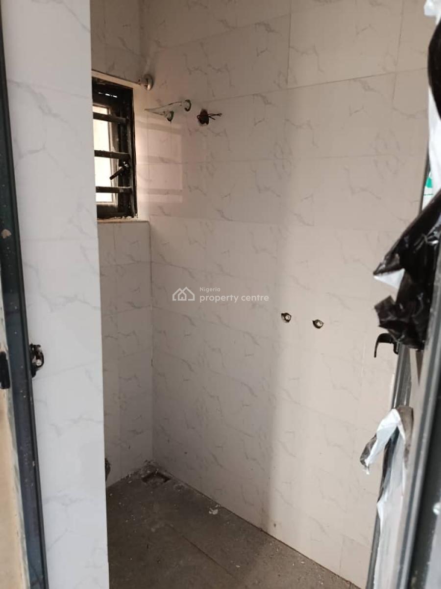 Mini Flat @ Adekunle Yaba. Rt: 2.5m, a Year. Agency, Adekunle, Yaba, Lagos, Mini Flat (room and Parlour) for Rent