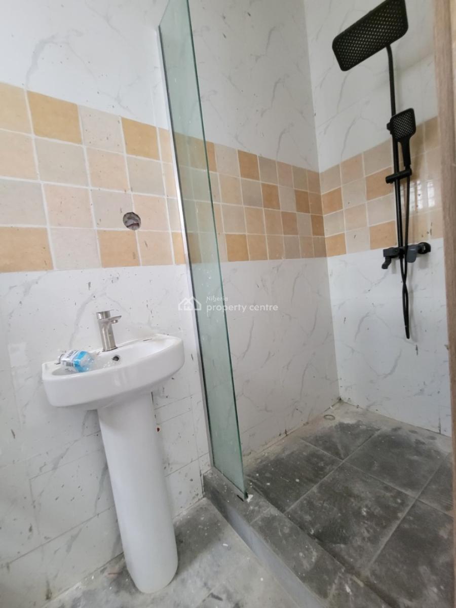 Spacious and Standard 2 Bedroom Apartment, Ologolo, Lekki, Lagos, Flat / Apartment for Rent