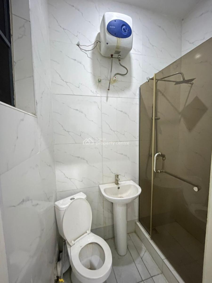 Spacious Room Downstairs in a Shared Apartment, Lekki County Homes, Ikota, Lekki, Lagos, Flat / Apartment for Rent