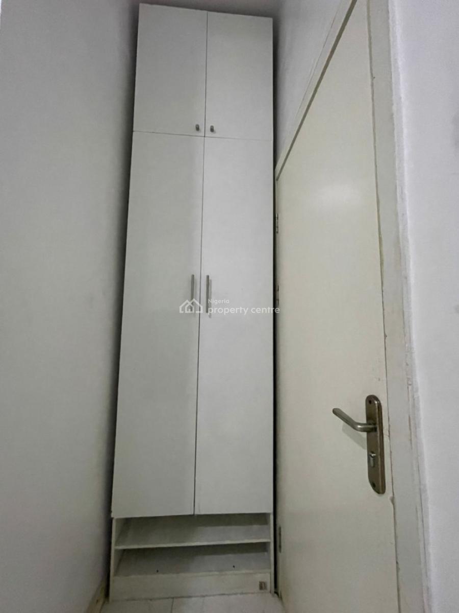 Spacious Room Downstairs in a Shared Apartment, Lekki County Homes, Ikota, Lekki, Lagos, Flat / Apartment for Rent