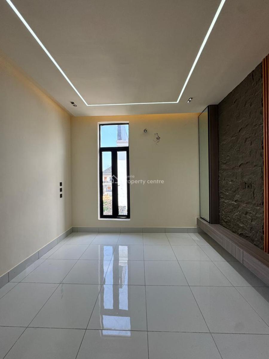Stunning  5  Bedroom with a Swimming Pool, Orchid Road, Lekki, Lagos, Detached Duplex for Sale