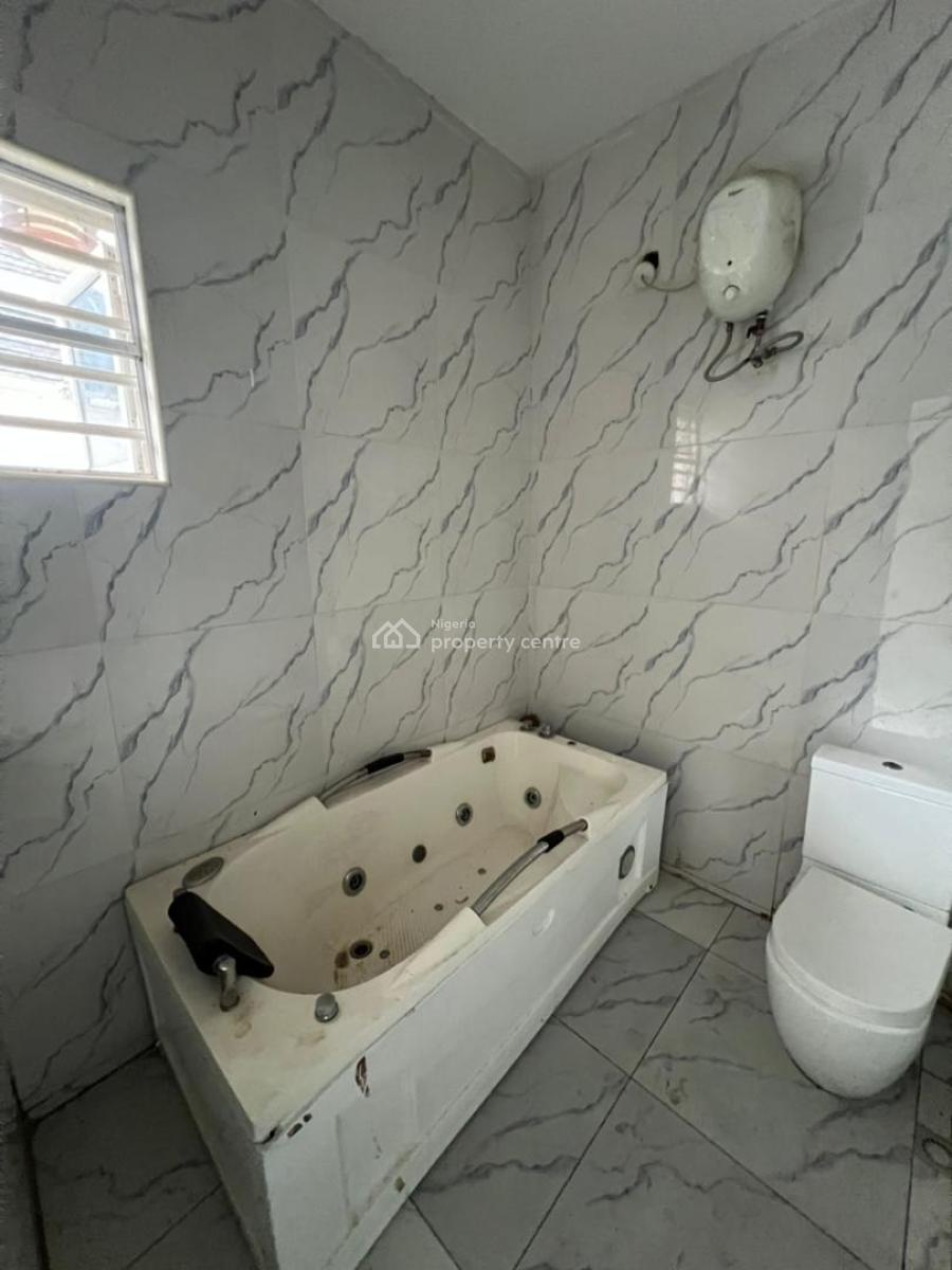 Spacious Masters Bedroom Upstairs, Van Daniels Orchid, Lekki, Lagos, Flat / Apartment for Rent