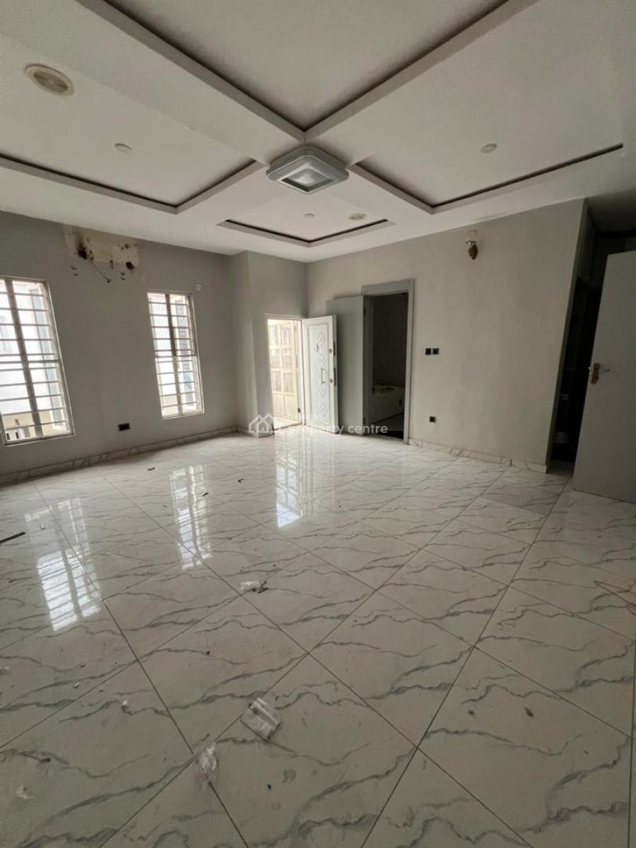 Spacious Masters Bedroom Upstairs, Van Daniels Orchid, Lekki, Lagos, Flat / Apartment for Rent