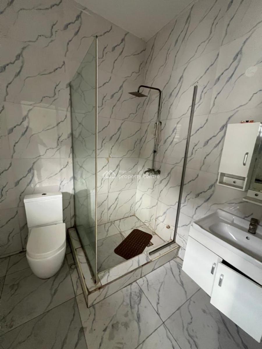 Spacious Masters Bedroom Upstairs, Van Daniels Orchid, Lekki, Lagos, Flat / Apartment for Rent