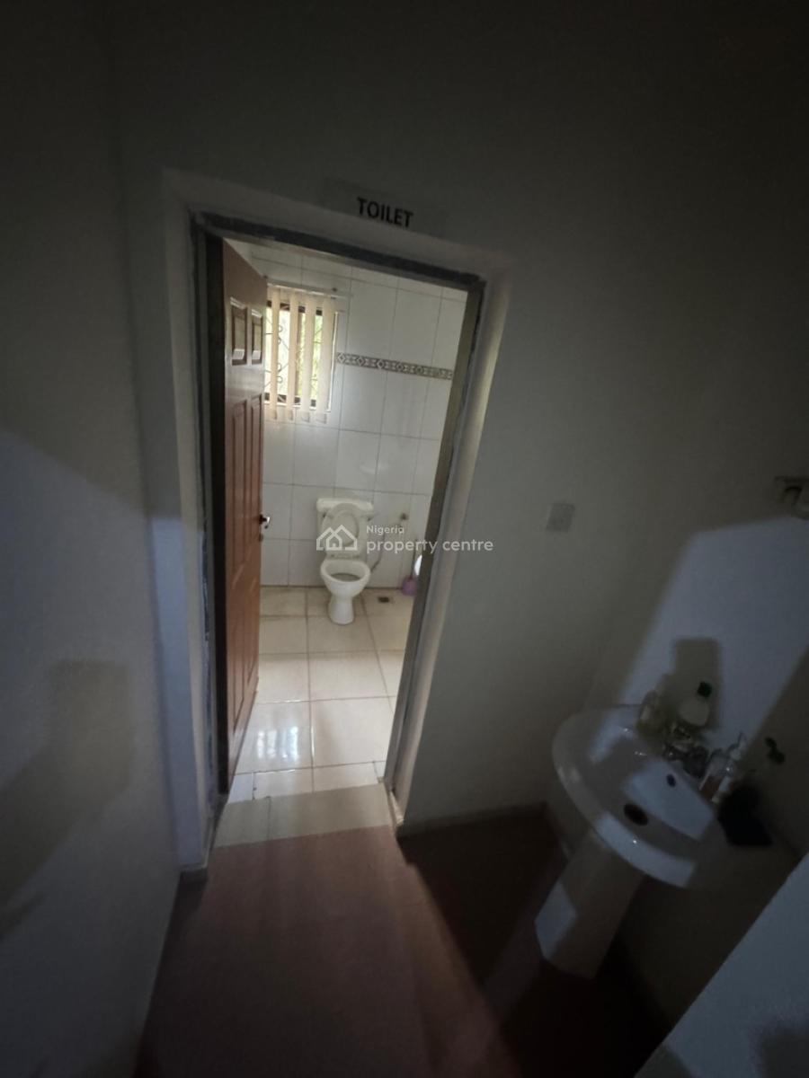 Spacious 6 Bedroom Duplex with 3 Bedroom Guest Chalet Asokoro, Asokoro District, Abuja, Detached Duplex for Rent