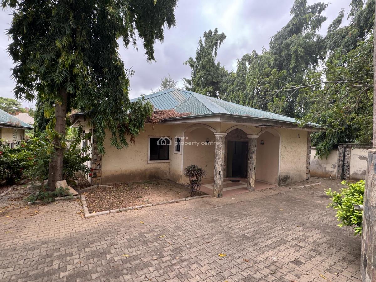 Spacious 6 Bedroom Duplex with 3 Bedroom Guest Chalet Asokoro, Asokoro District, Abuja, Detached Duplex for Rent