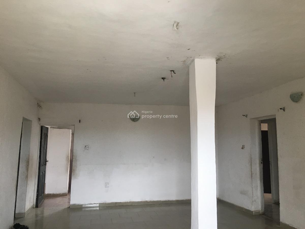 Neatly Used 3bedrooms Flat, Opposite Haruna Bus Stop, Jumofak, Ikorodu, Lagos, Flat / Apartment for Rent