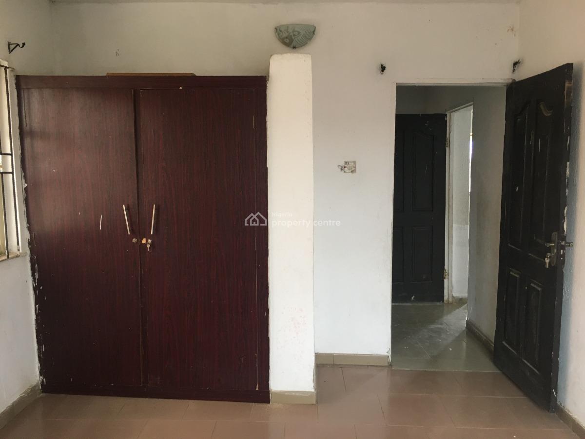 Neatly Used 3bedrooms Flat, Opposite Haruna Bus Stop, Jumofak, Ikorodu, Lagos, Flat / Apartment for Rent