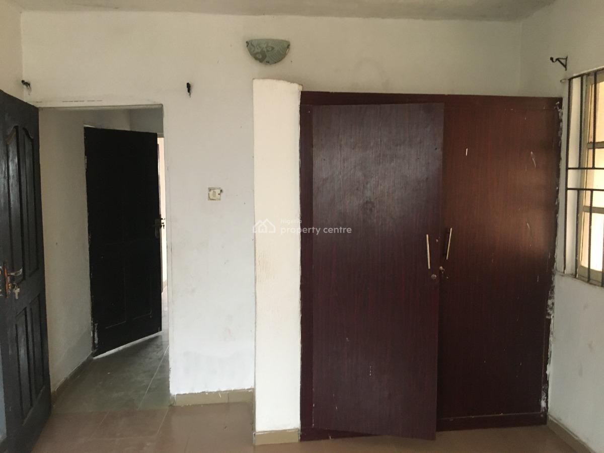 Neatly Used 3bedrooms Flat, Opposite Haruna Bus Stop, Jumofak, Ikorodu, Lagos, Flat / Apartment for Rent