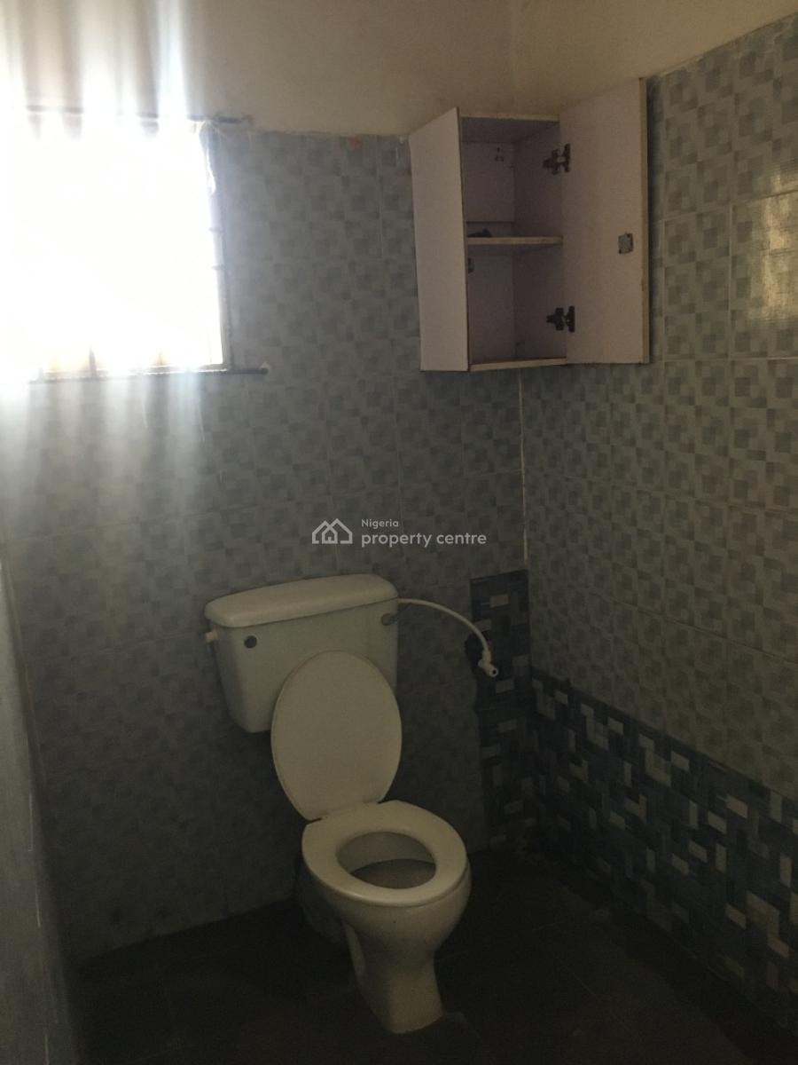 Neatly Used 3bedrooms Flat, Opposite Haruna Bus Stop, Jumofak, Ikorodu, Lagos, Flat / Apartment for Rent
