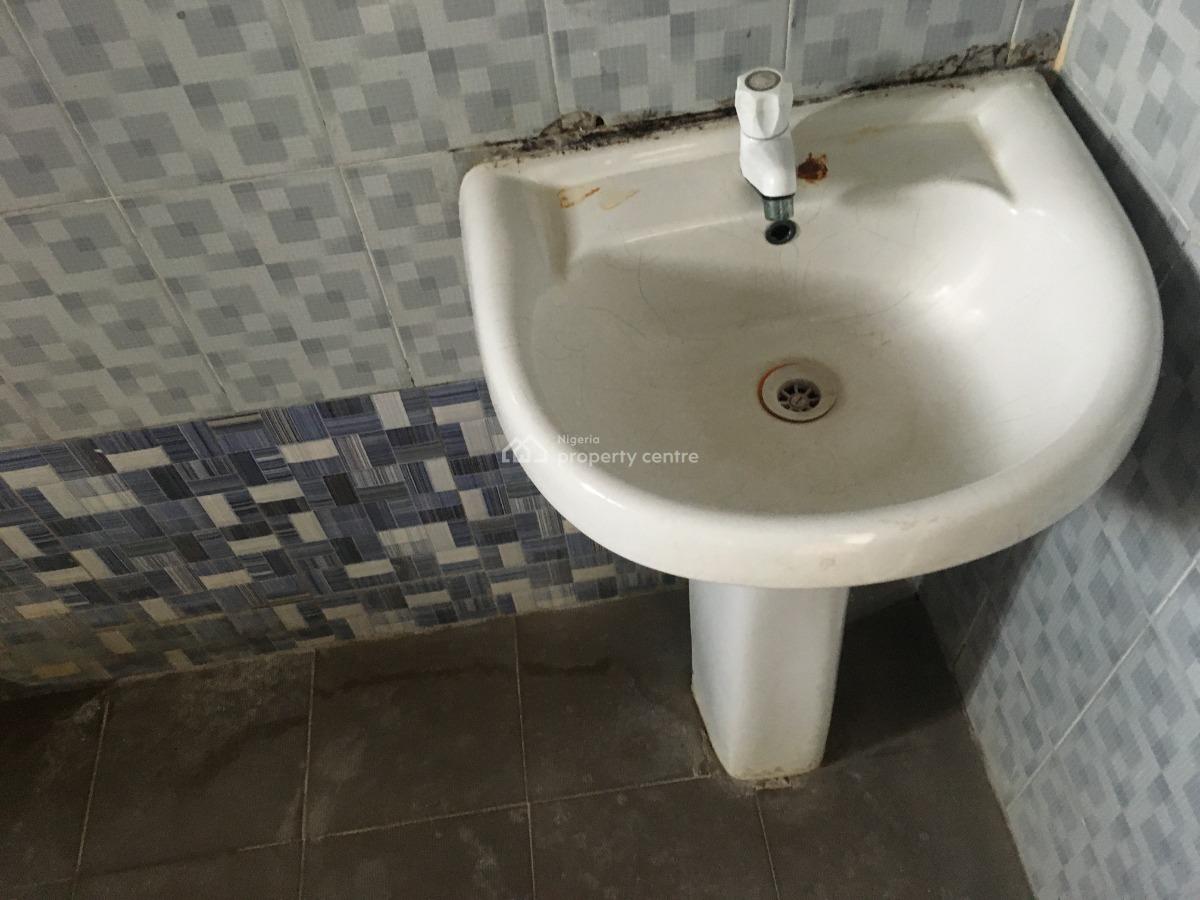 Neatly Used 3bedrooms Flat, Opposite Haruna Bus Stop, Jumofak, Ikorodu, Lagos, Flat / Apartment for Rent