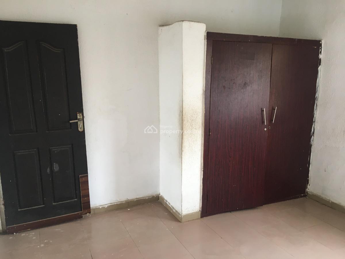 Neatly Used 3bedrooms Flat, Opposite Haruna Bus Stop, Jumofak, Ikorodu, Lagos, Flat / Apartment for Rent