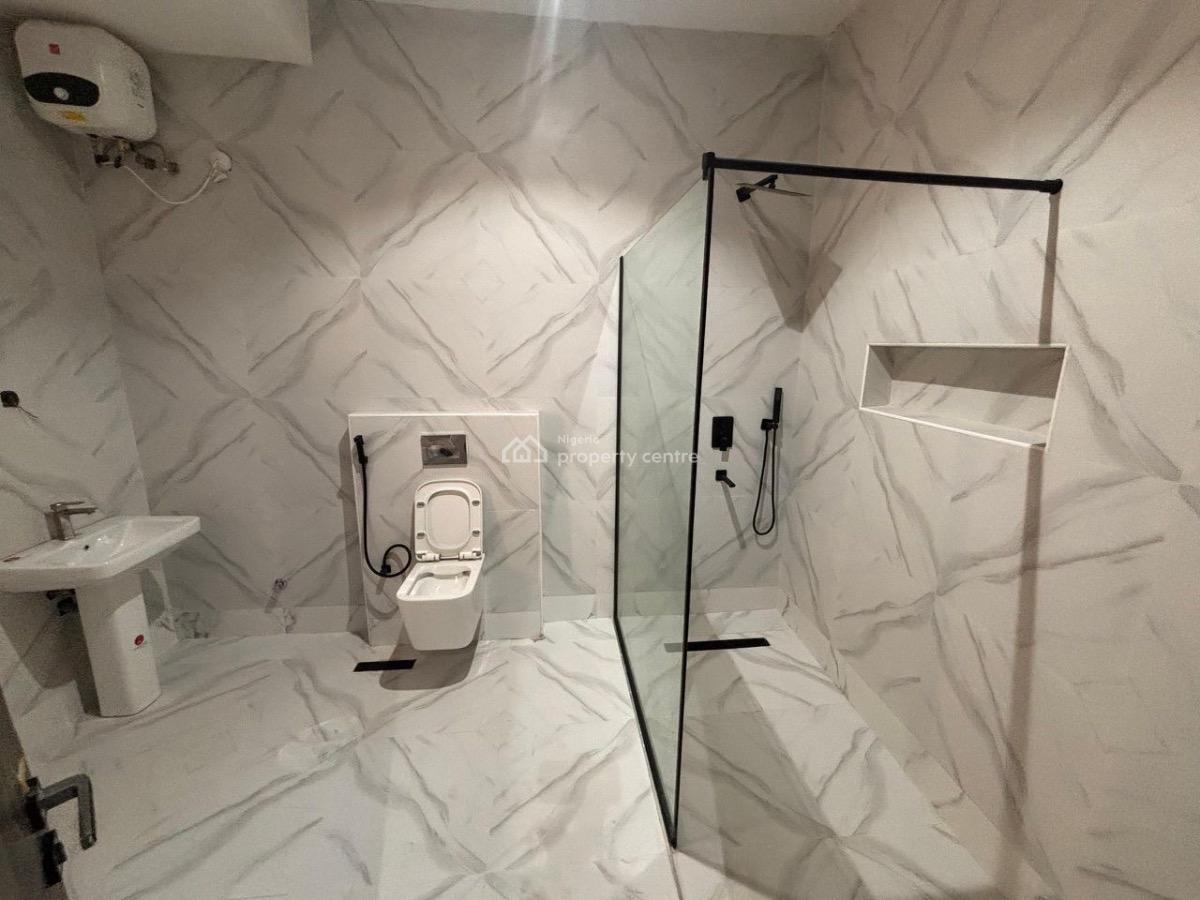 Distressed 5 Bedroom Fully Detached Duplex + Bq, Mini, Guzape District, Abuja, Detached Duplex for Sale