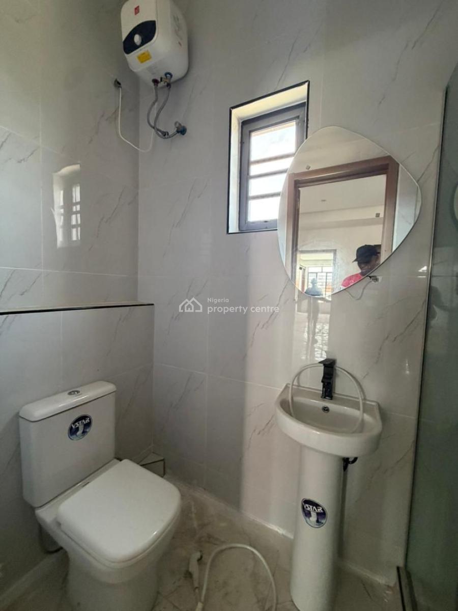 Luxurious & Spacious 2 Bedroom, Off Freedomway, Lekki, Lagos, Flat / Apartment for Rent