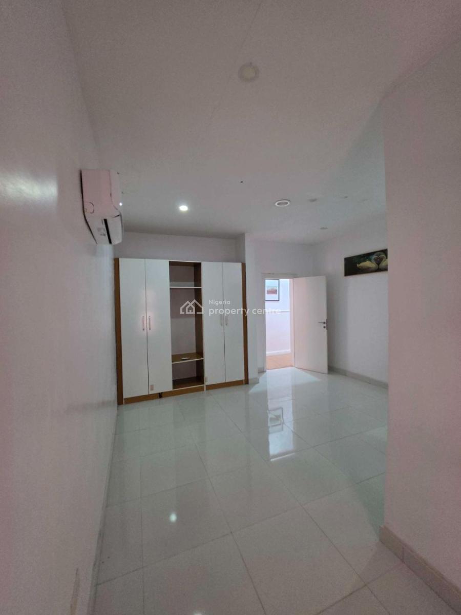 5bedroom Fully Detached Duplex    Amenities:  - [ ] Fitted Kit, Ajah, Lagos, Detached Duplex for Sale