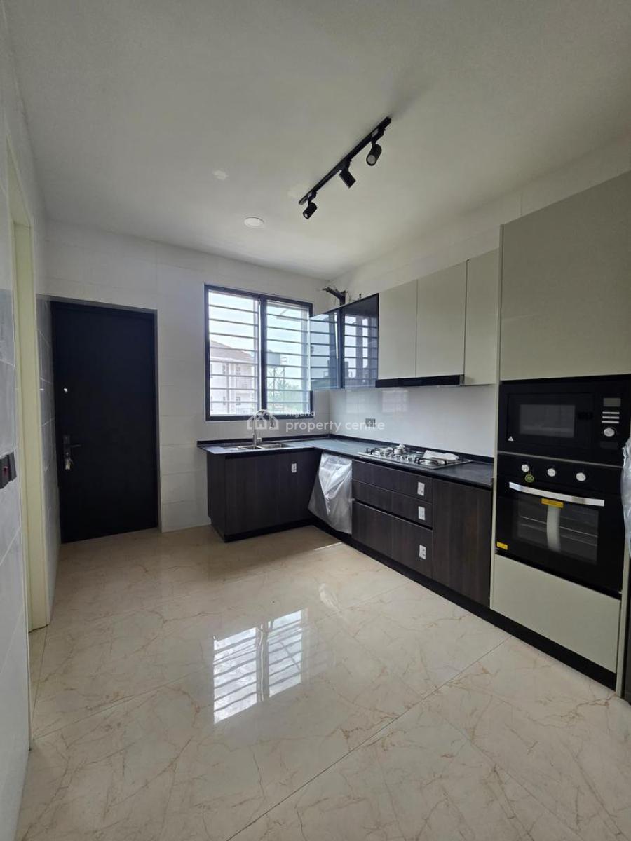 Beautiful 4 Bedroom Maisonette with Boys Quarters in a Secured Estate, Lekki Phase 1, Lekki, Lagos, Flat / Apartment for Sale