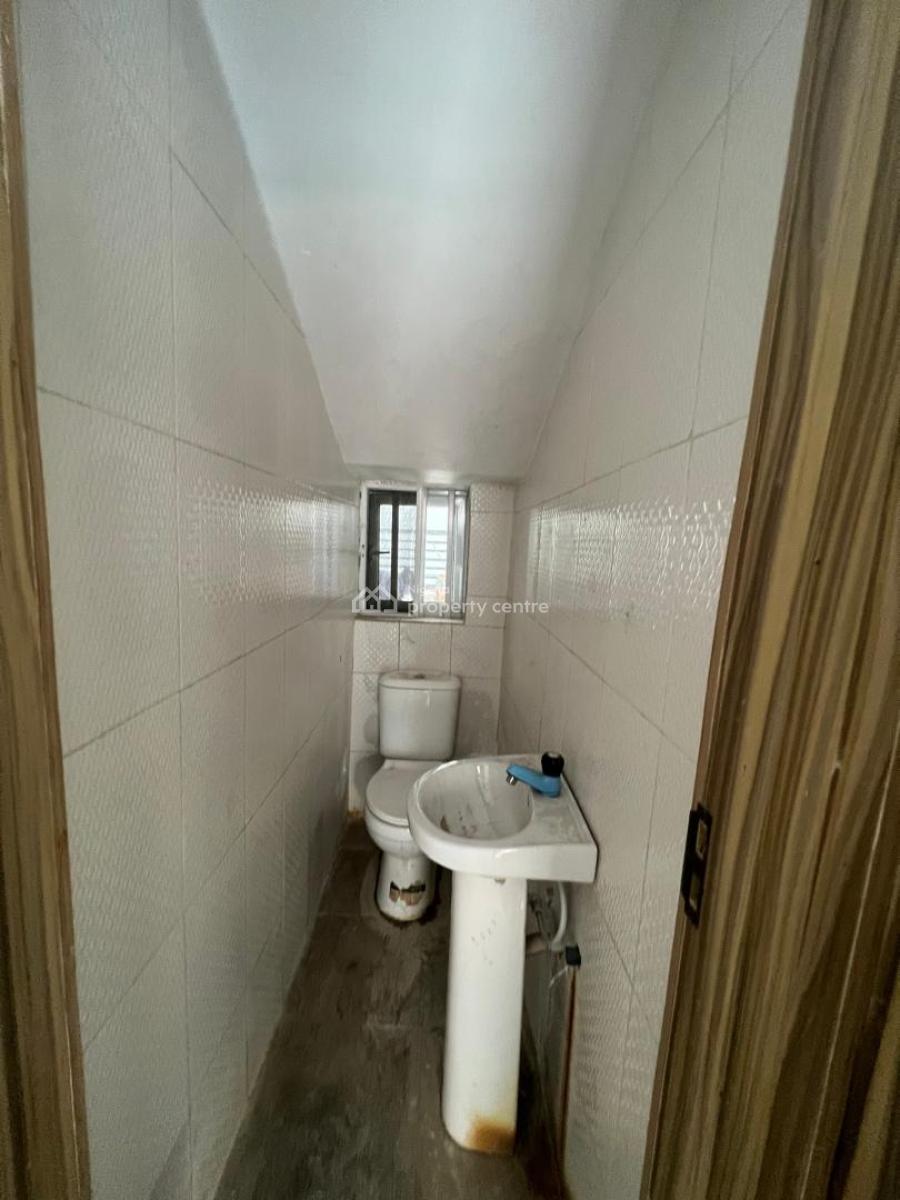 Luxurious, Standard, and Very Spacious  Studio Apartment Upstairs, Ikota Lekki, Ajah, Lagos, Flat / Apartment for Rent