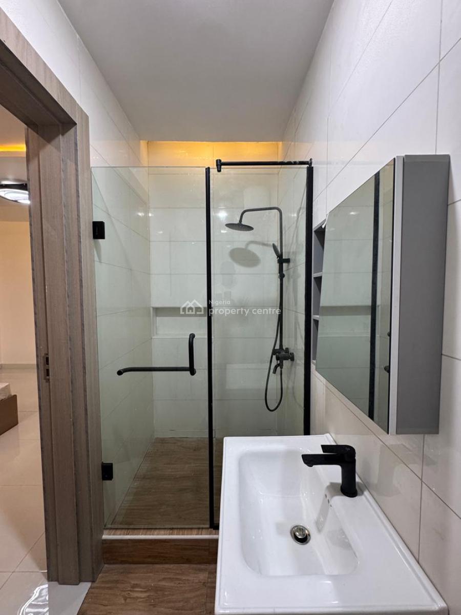 Lovely 3 Bedroom Furnished Apartment W/ Solar, Elevator, Gym, Pool, Lekki Phase 1, Lekki, Lagos, Flat / Apartment for Sale