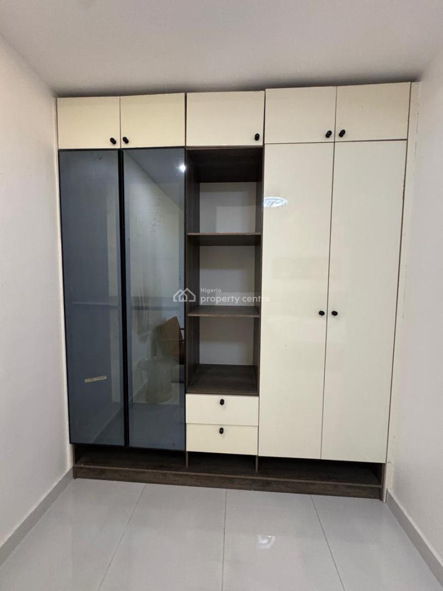 Lovely 3 Bedroom Furnished Apartment W/ Solar, Elevator, Gym, Pool, Lekki Phase 1, Lekki, Lagos, Flat / Apartment for Sale