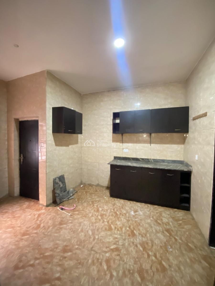 Spacious 3 Bedroom Apartment Upstairs, Osapa London, Osapa, Lekki, Lagos, Flat / Apartment for Rent